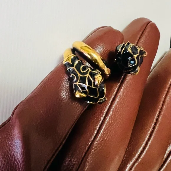 GUCCI TIGER HEADs RING WITH BLACK ENAMEL IN 18k aged gold size 6 - Picture 2 of 6